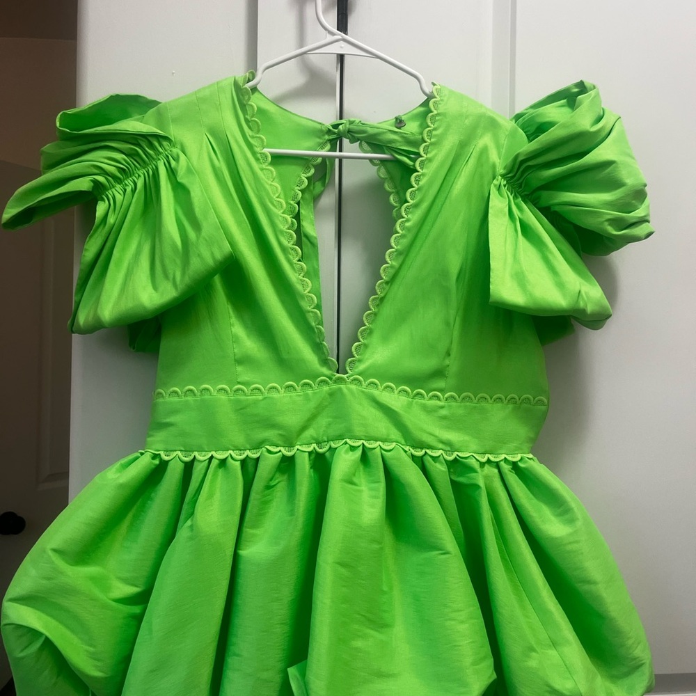 Celia B Willem bright green top, deep plunge, tie neck, peplum, puff sleeves